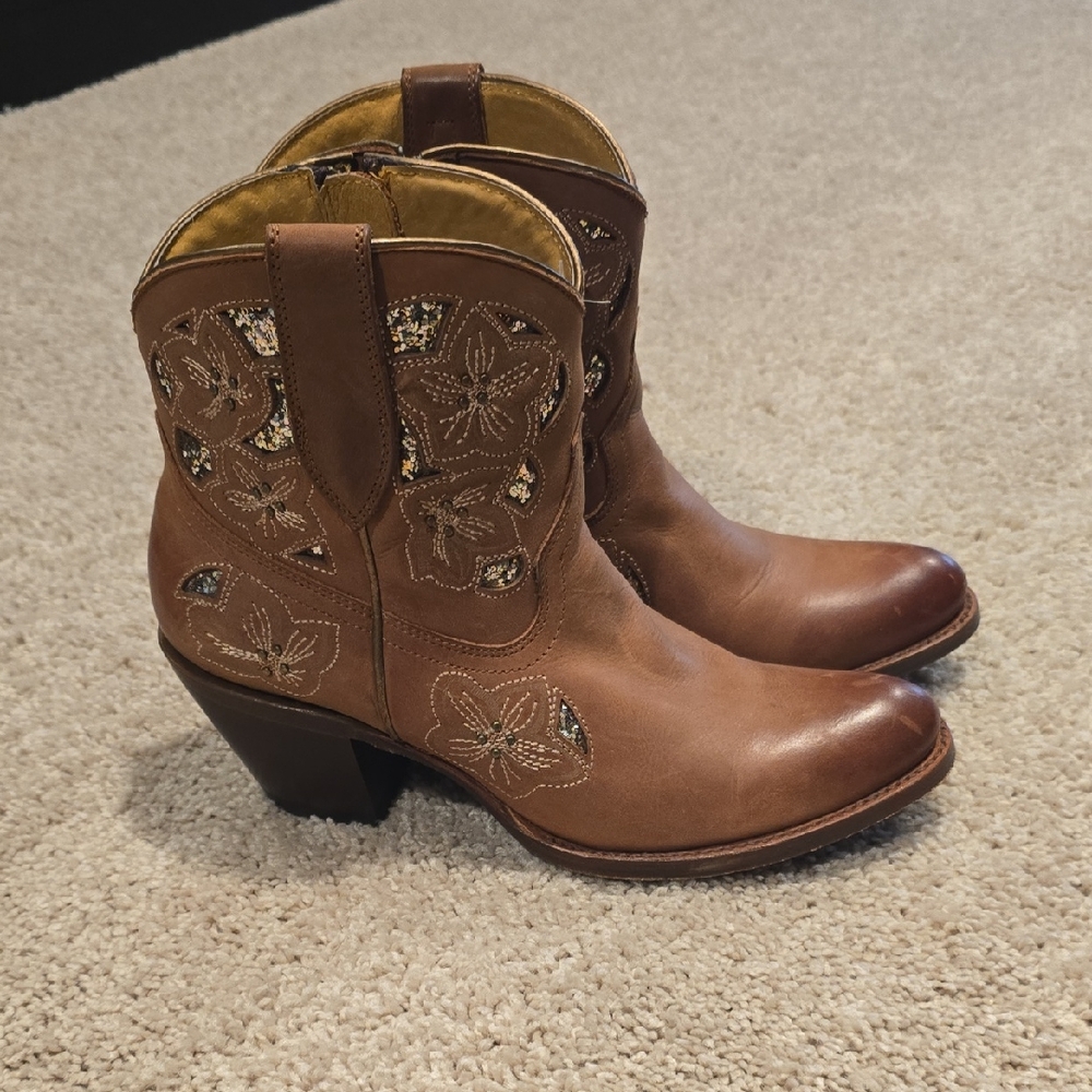 Shyanne Women's Embroidered Western Ankle Boots